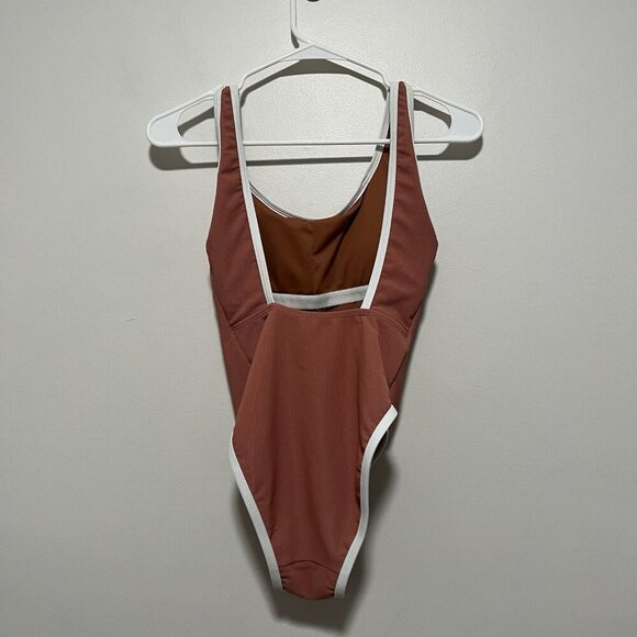 LainSnow Ocean Isle Women's One Piece Bathing Suit in Sangria Size XS - Picture 6 of 9